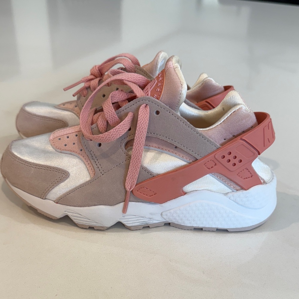Nike Air Huarache sneakers in a soft pink and white colorway. Size 6.5